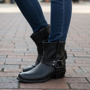 NWT JUSTIN BOOTS , Black Leather Ankle Boots. Size 6B